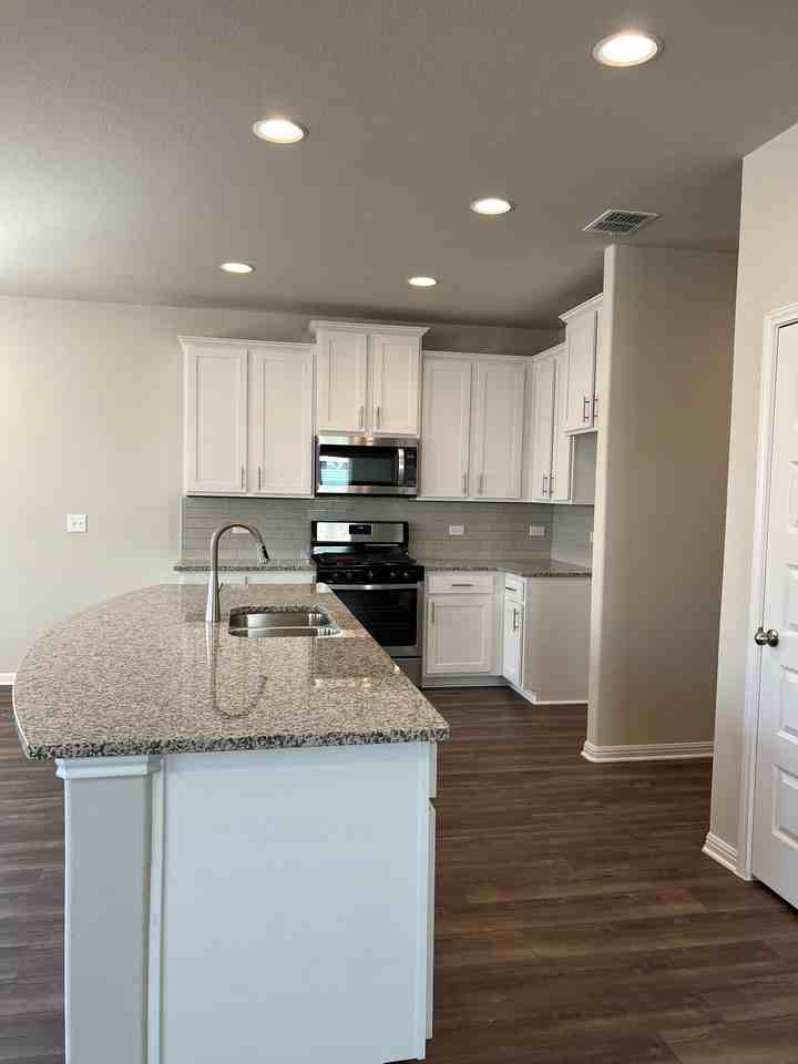 10801 Blacket Dr #0 - Photo 3 of 31