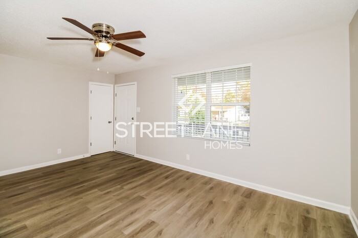 1315 Kings Ave - Photo 2 of 15