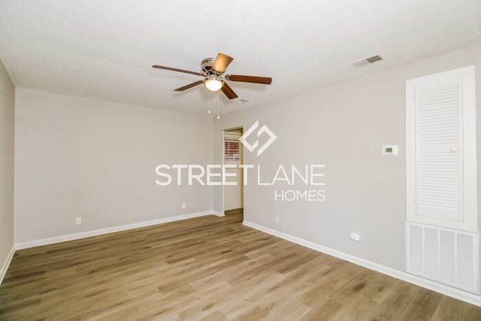1315 Kings Ave - Photo 3 of 15
