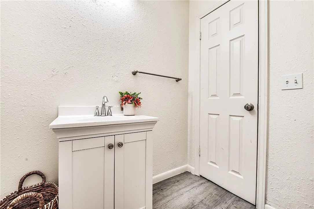 1206 N Markwell Ave #1 - Photo 4 of 17