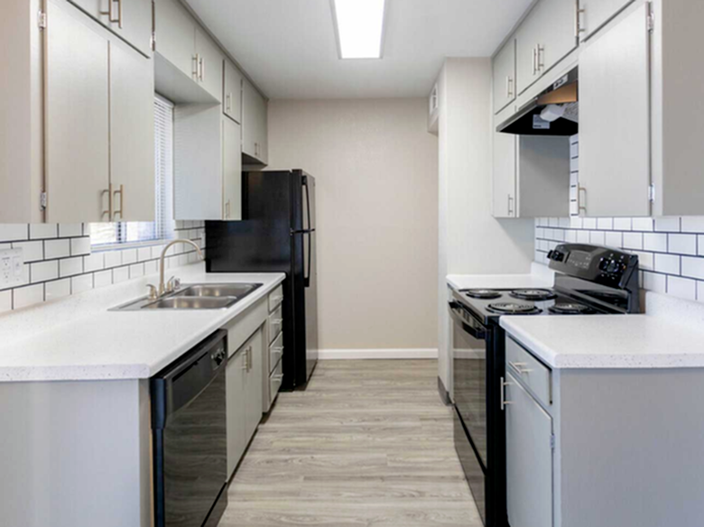 The Lennox Apartments - Photo 2 of 18