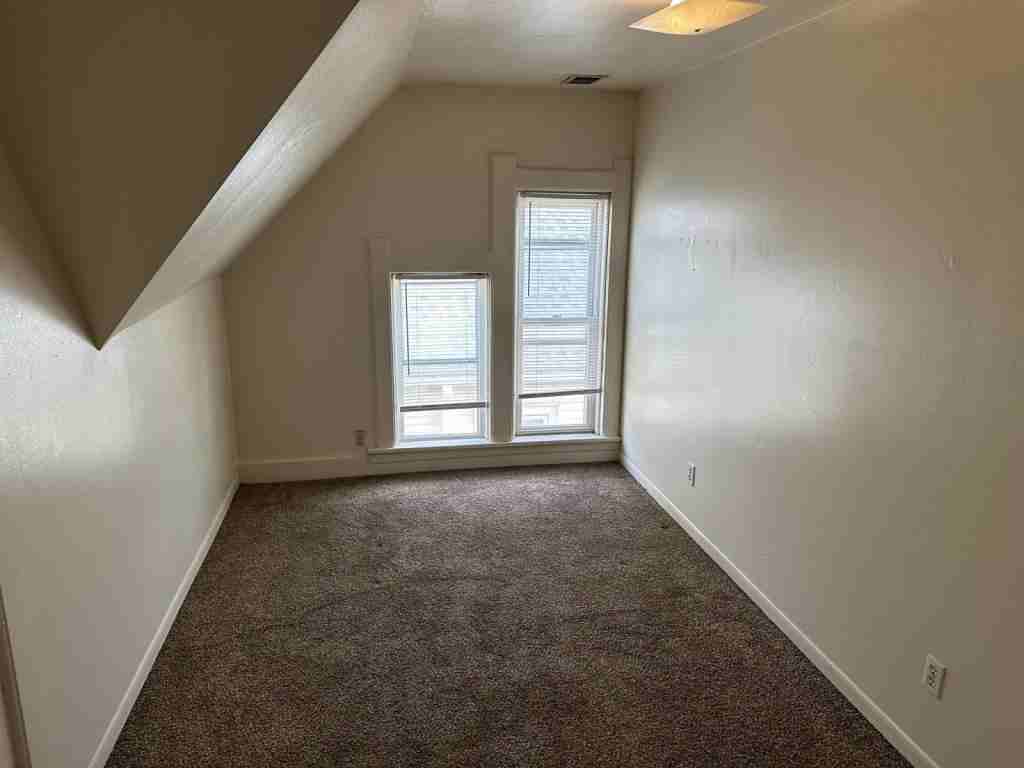 3221 W Saint Paul Ave - Photo 3 of 8