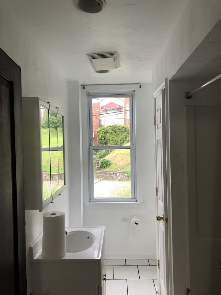 1708 Leister St - Photo 2 of 5