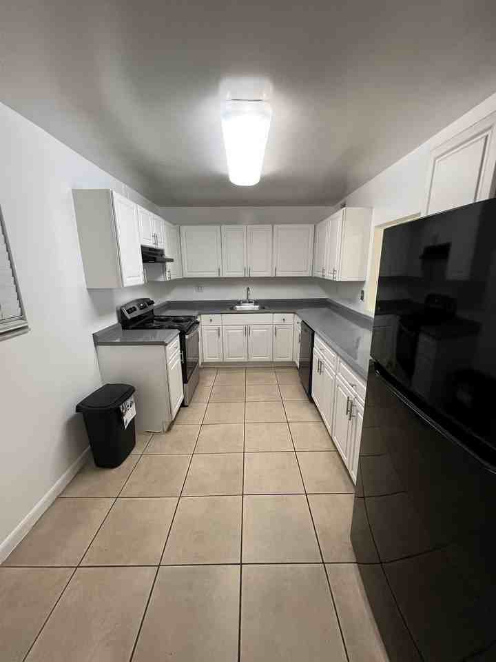 8461 Springtree Dr Apt 105a