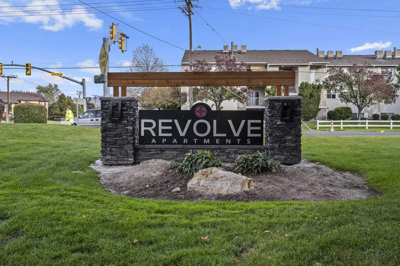 Revolve - Photo 4 of 50