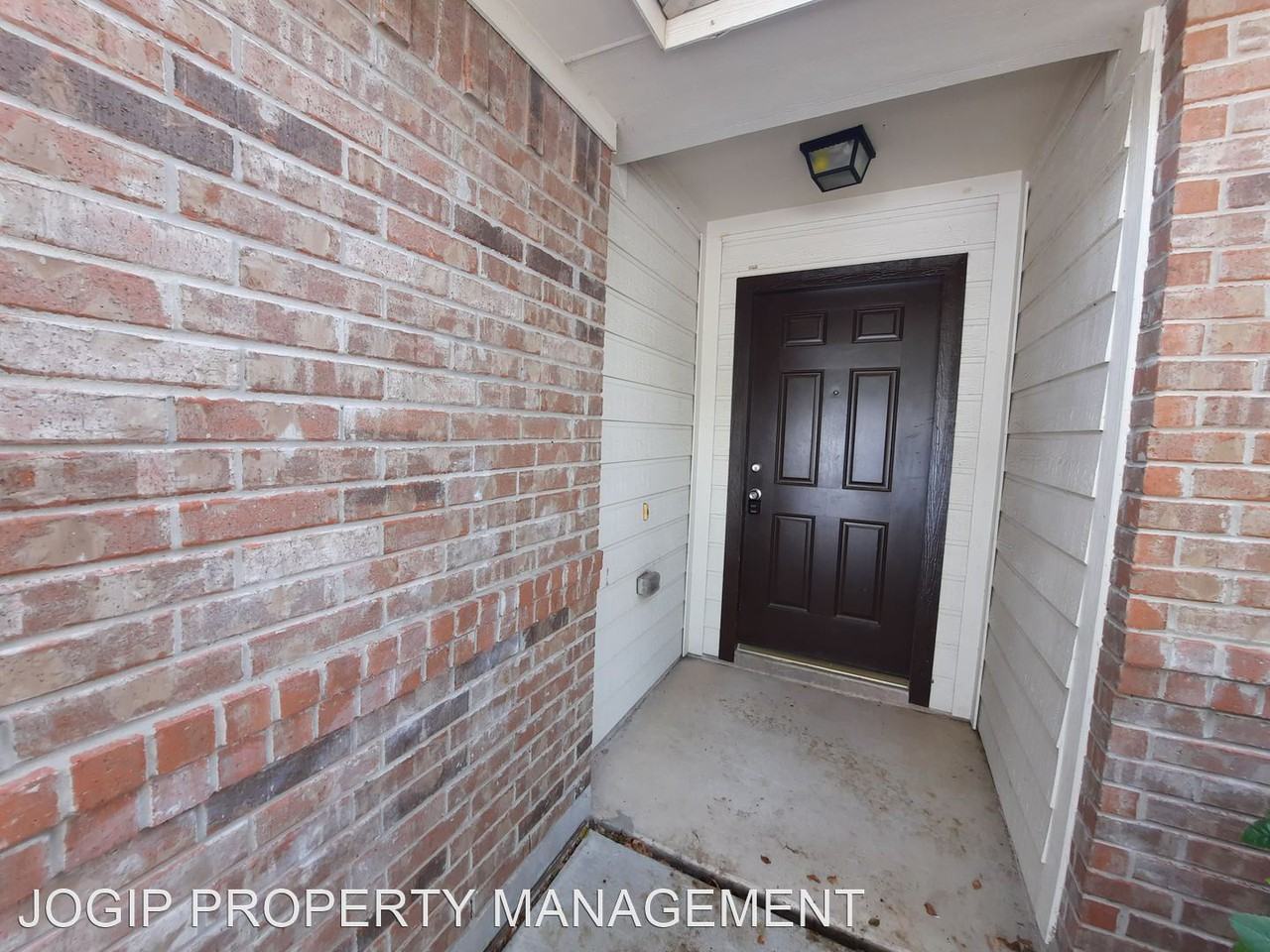 923 Pinebrook Dr - Photo 2 of 32