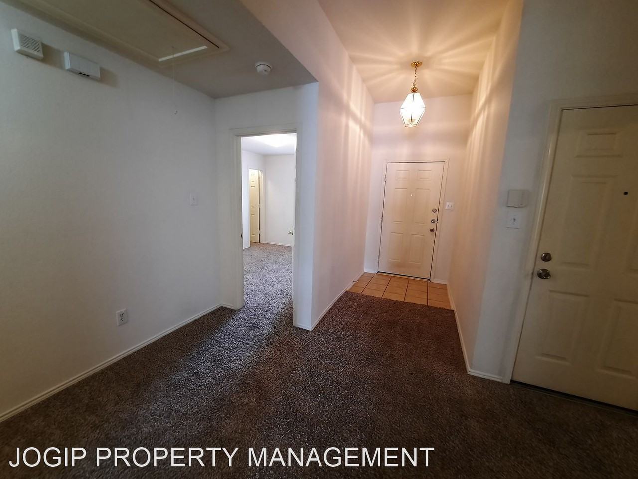 923 Pinebrook Dr - Photo 3 of 32
