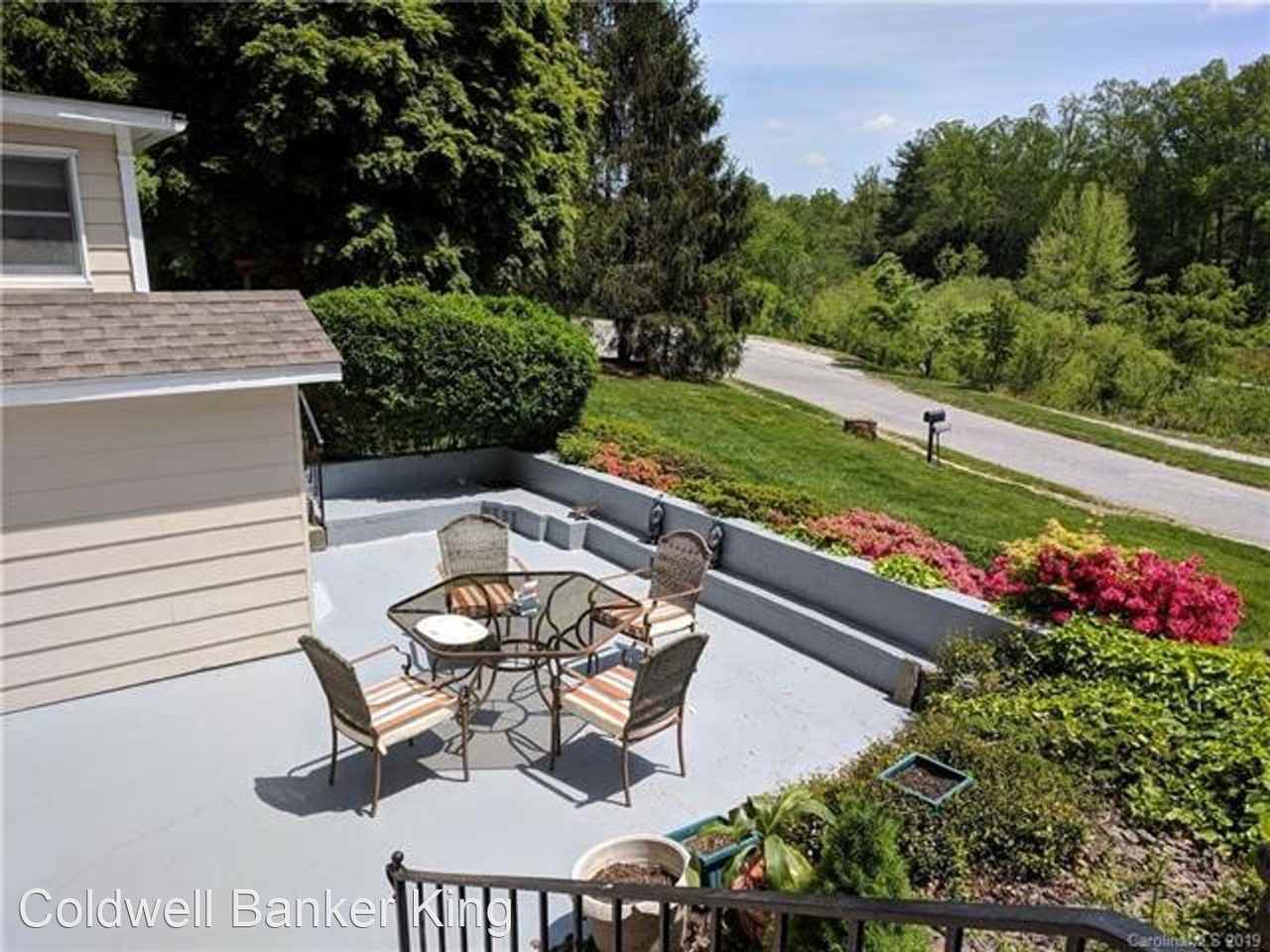 115 Lake Dr - Photo 2 of 7