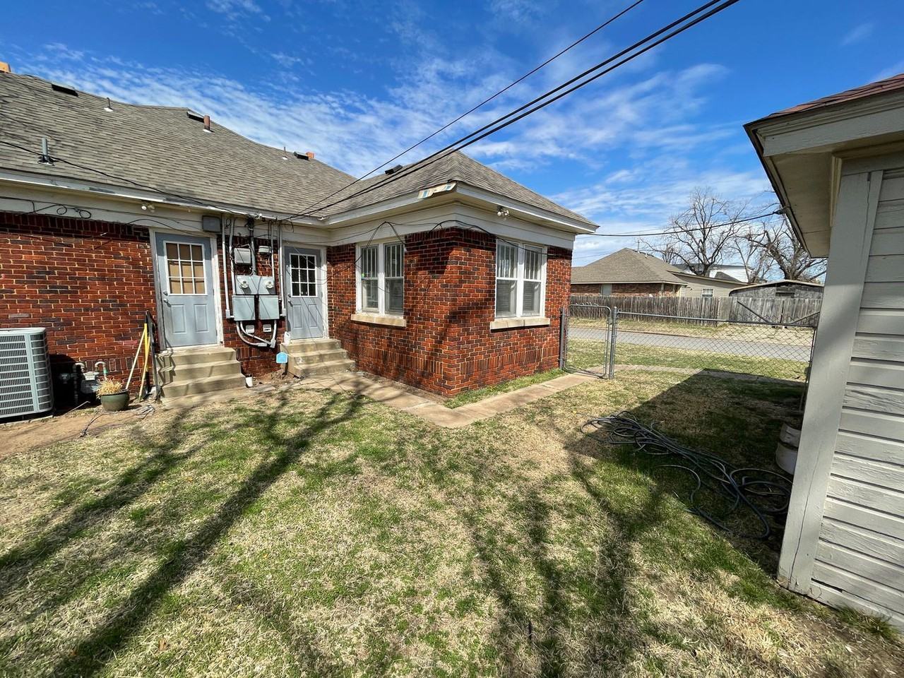 2236 Nw 22nd St - Photo 2 of 18