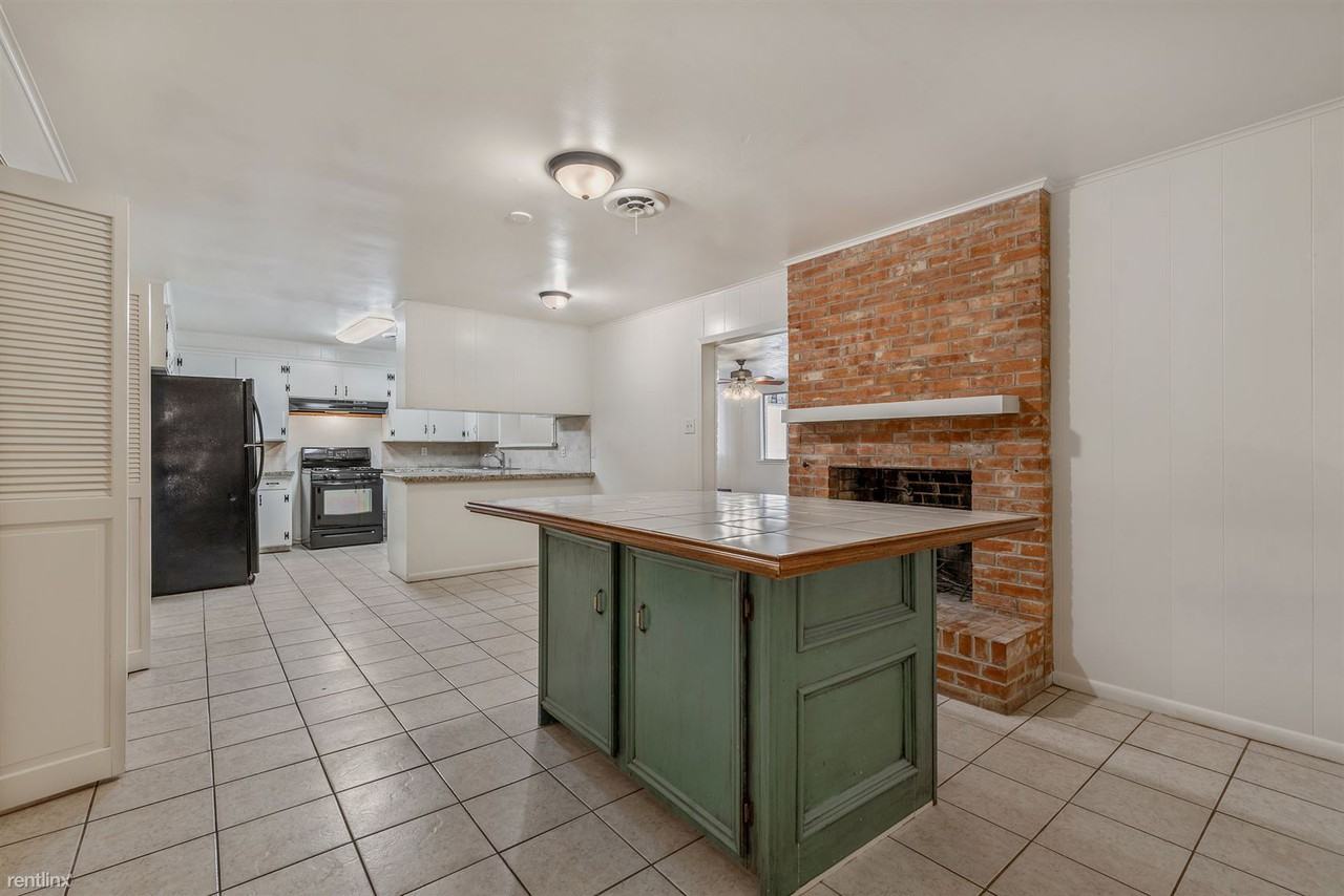 703 Lee Ave - Photo 3 of 22