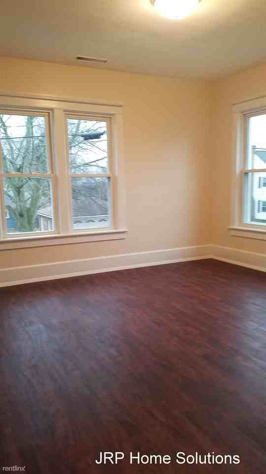 736 1/2 Carlton Blvd - Photo 3 of 10