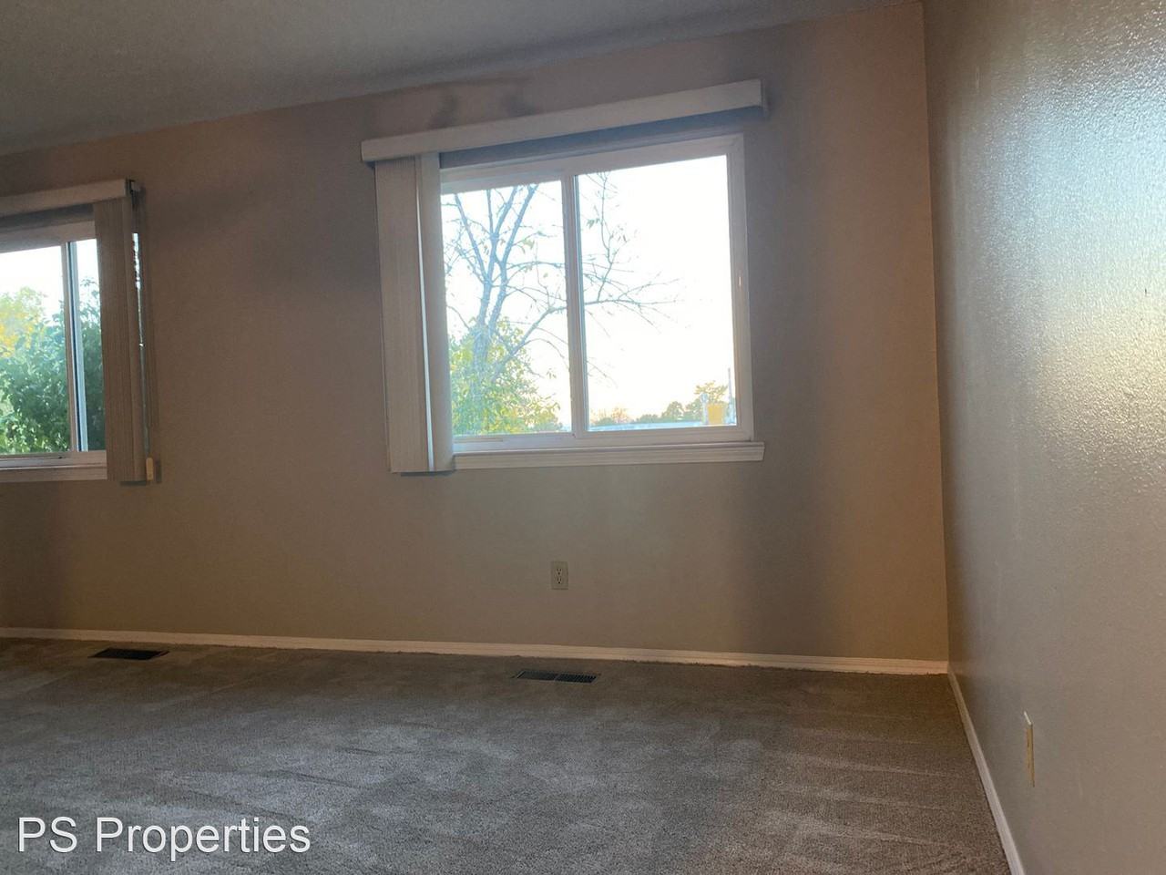 12517 Apache Ct Ne - Photo 2 of 9