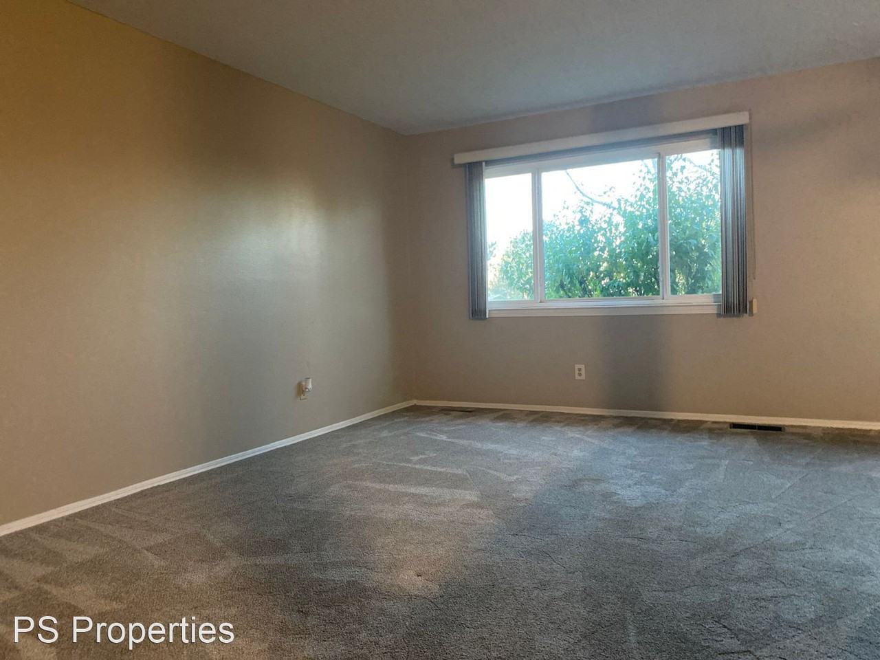 12517 Apache Ct Ne - Photo 3 of 9