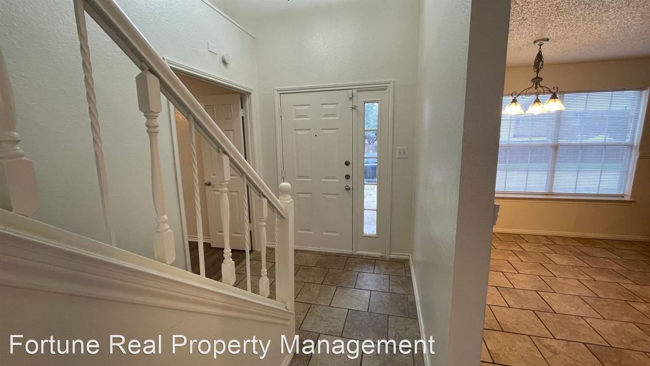 202 Lavender Dr - Photo 2 of 32