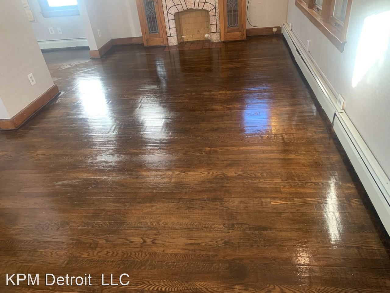 4879 Helen St - Photo 3 of 13