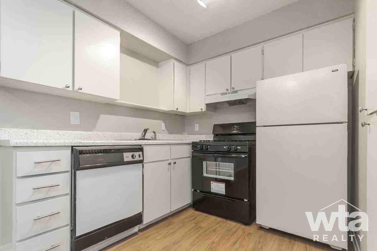 4400 AVENUE B - Photo 2 of 8