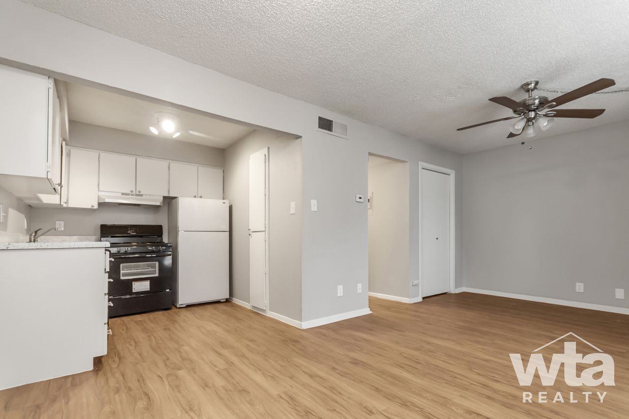 4400 AVENUE B - Photo 3 of 8