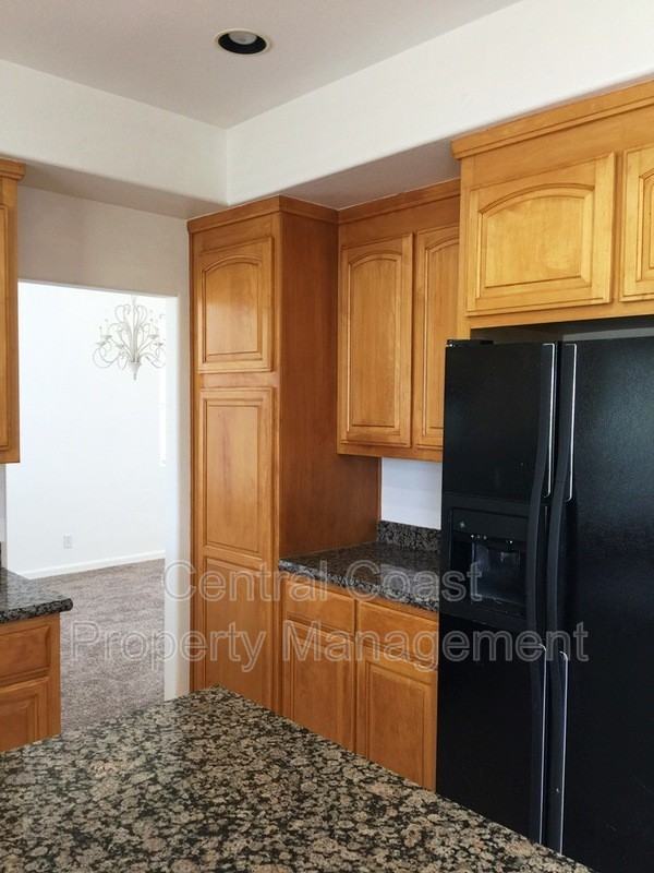 19227 Sunridge Pl - Photo 4 of 25