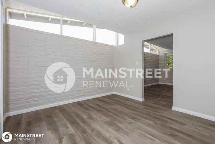 2923 W Country Gables Dr - Photo 3 of 16