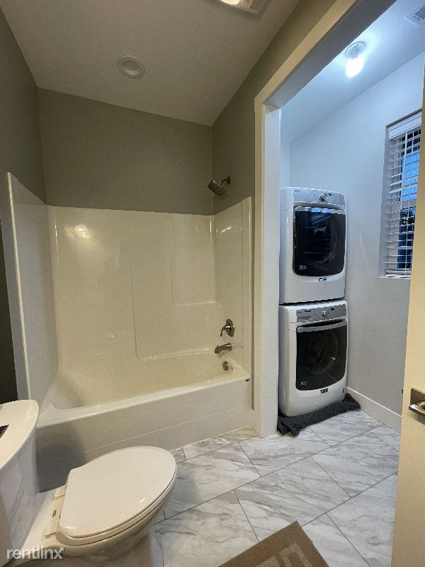 1177 Nw 23rd Ave - Photo 5 of 10