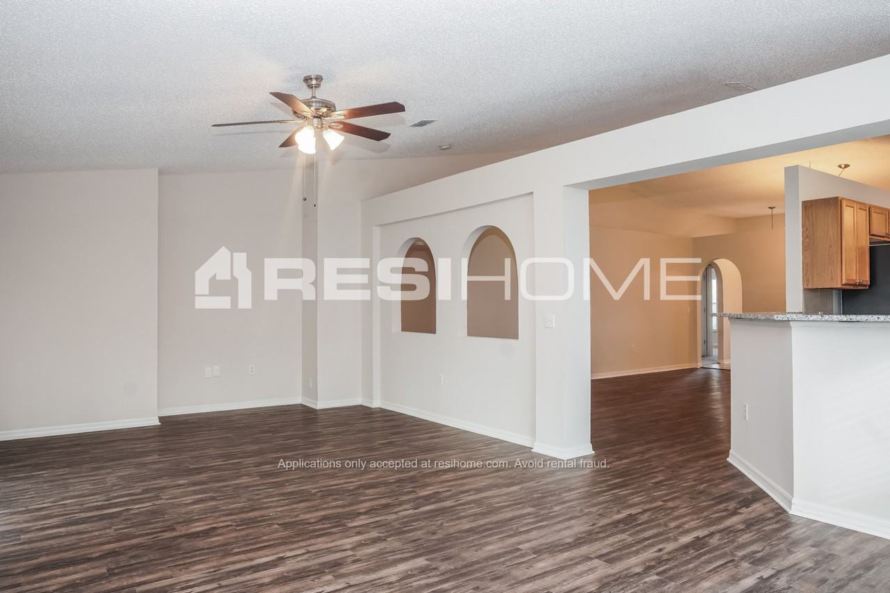 2210 Canopy Dr - Photo 3 of 18