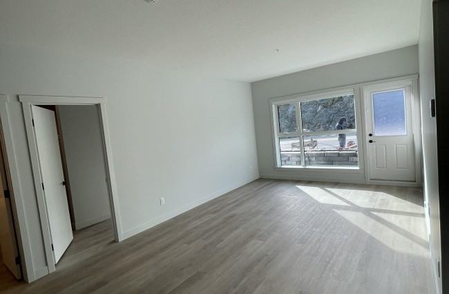 105-2465 Gateway - Photo 2 of 8