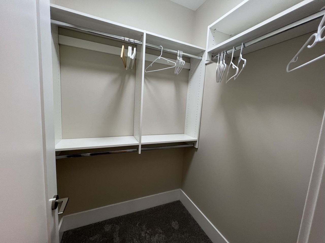 Single bedroom with private bathroom for Female tenant in a new house - Photo 2 of 3