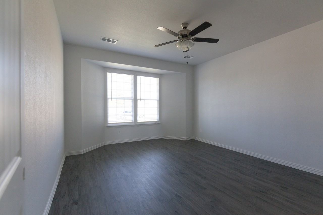 229 Mina St #1 - Photo 4 of 6