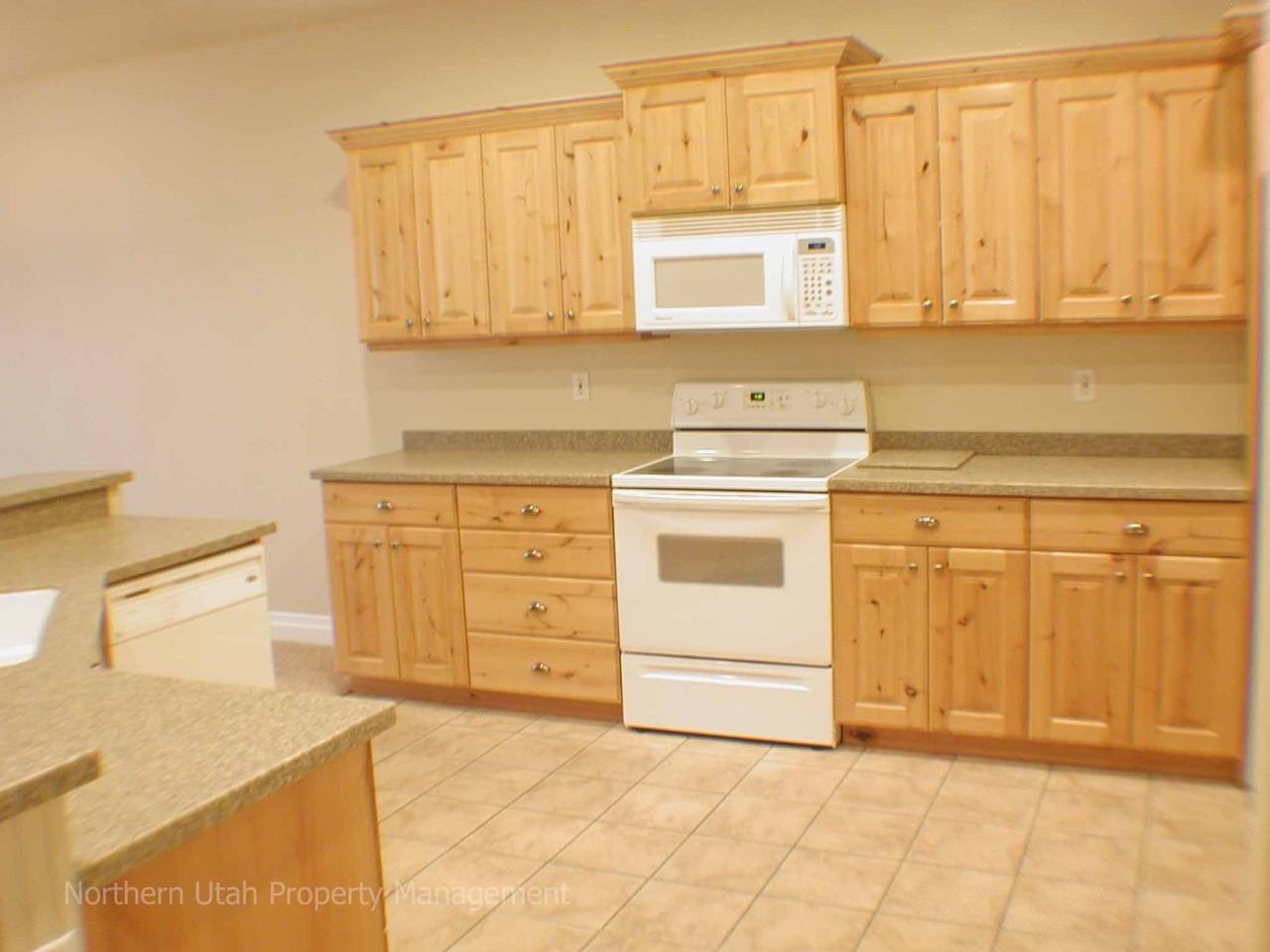 1006 W 3000 N - Photo 2 of 28