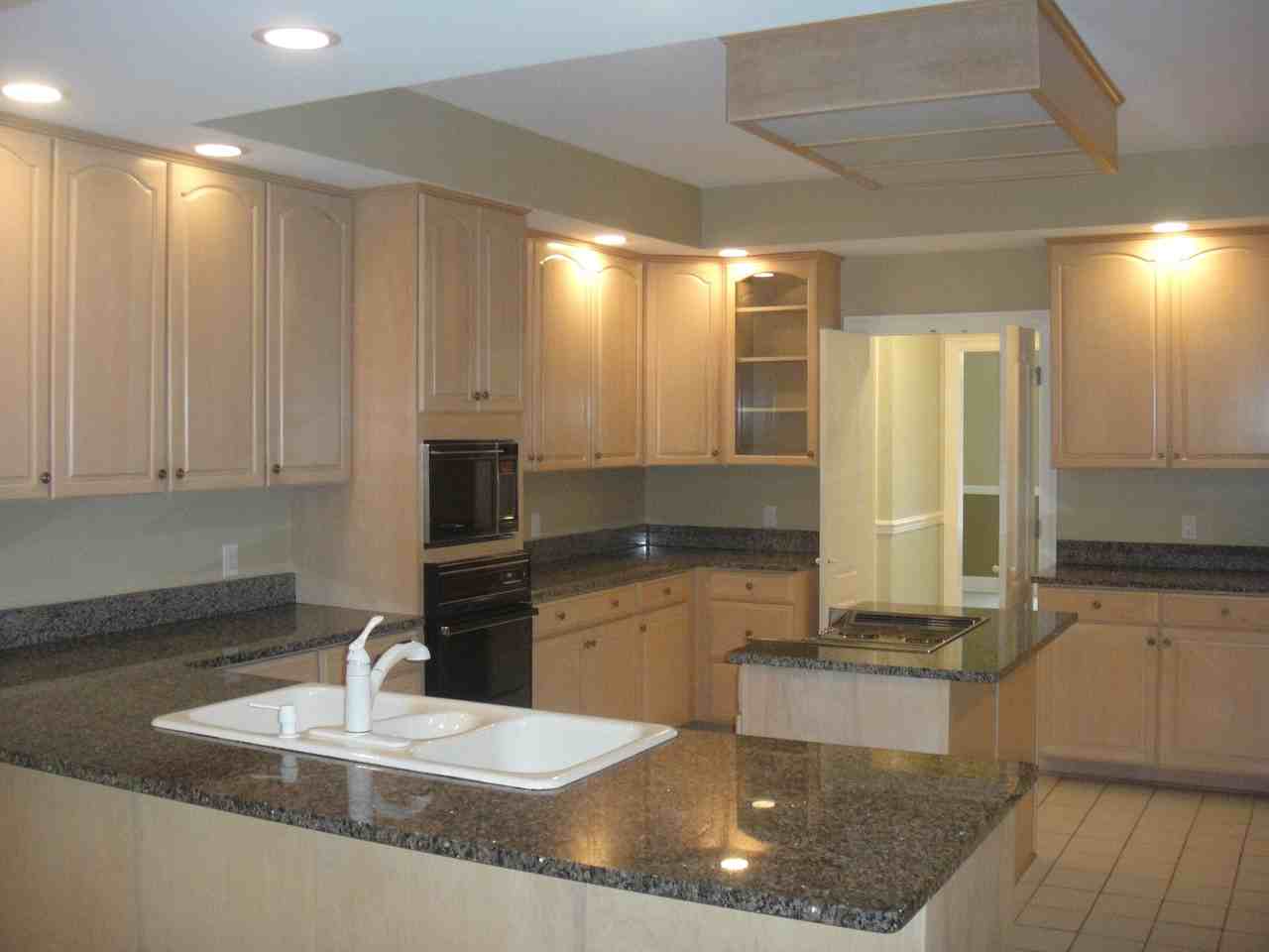 41 Country Club Dr E - Photo 2 of 21