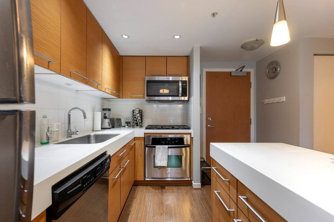 2770 Sophia Street - Photo 4 of 19