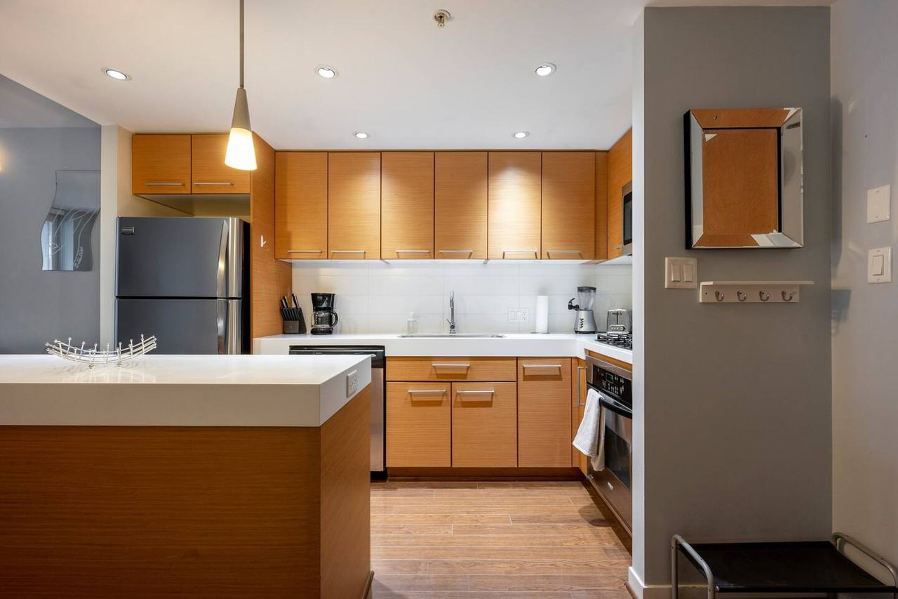 2770 Sophia Street - Photo 5 of 19