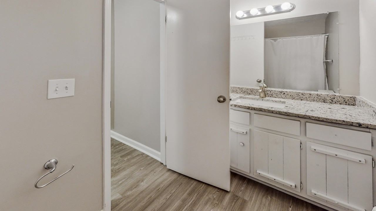 4610 5 Leaves Court - Photo 6 of 20