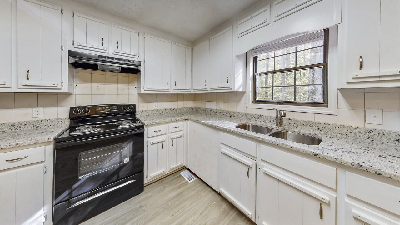 4610 5 Leaves Court - Photo 7 of 20