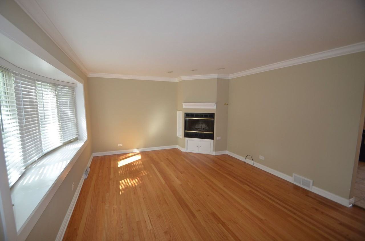 445 N Douglas Ave - Photo 2 of 9