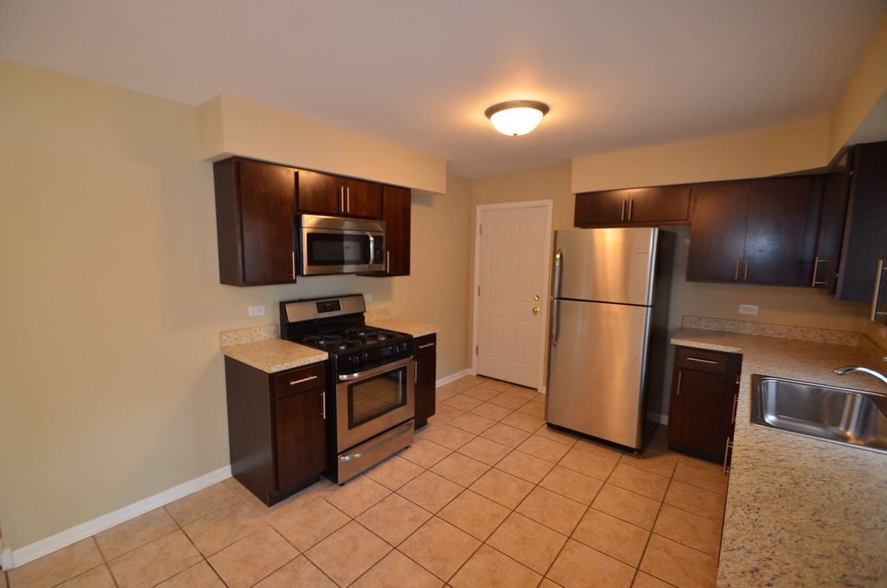 445 N Douglas Ave - Photo 3 of 9