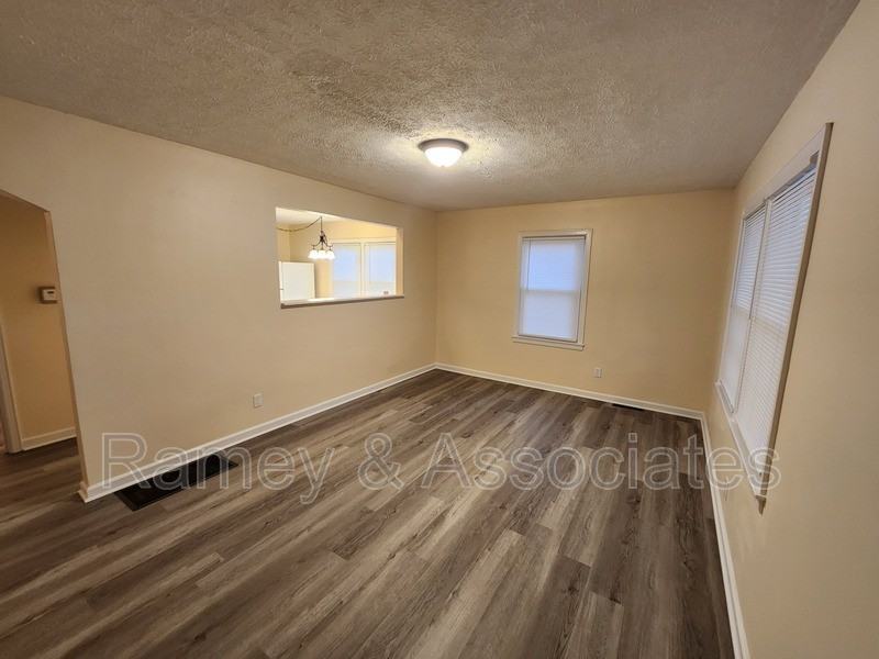 1726 Sonne Ave - Photo 2 of 17