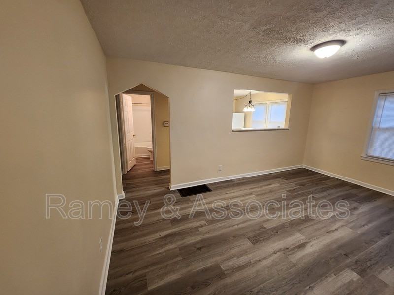 1726 Sonne Ave - Photo 3 of 17