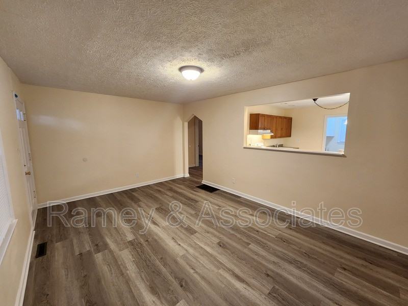 1726 Sonne Ave - Photo 4 of 17