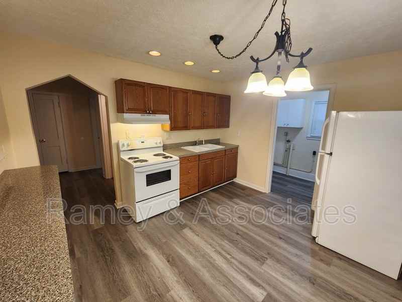 1726 Sonne Ave - Photo 6 of 17