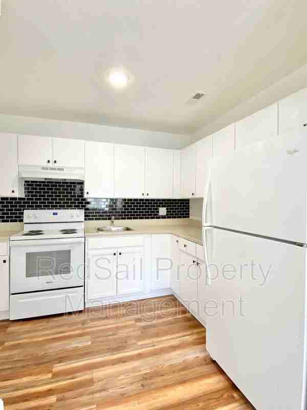 507 Pennsylvania Ave - Photo 3 of 11