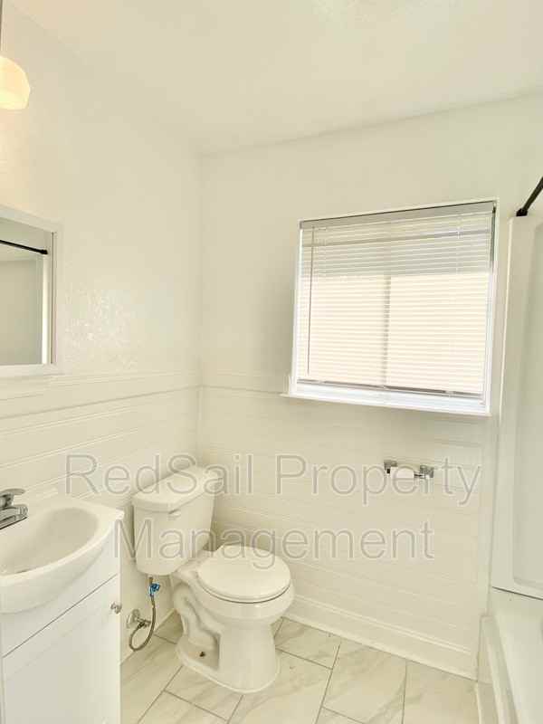 507 Pennsylvania Ave - Photo 5 of 11
