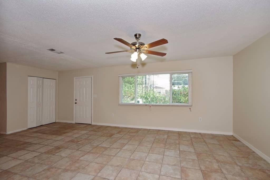 2688 Hereford Rd - Photo 3 of 16