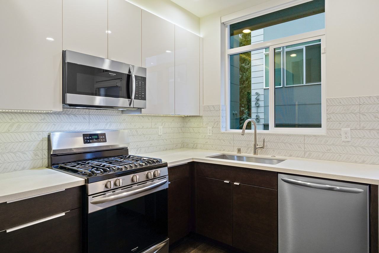 2614 Sw Nevada St #B - Photo 2 of 15