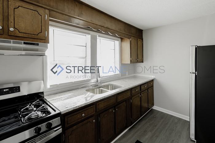 308 W Embassy Dr - Photo 3 of 18