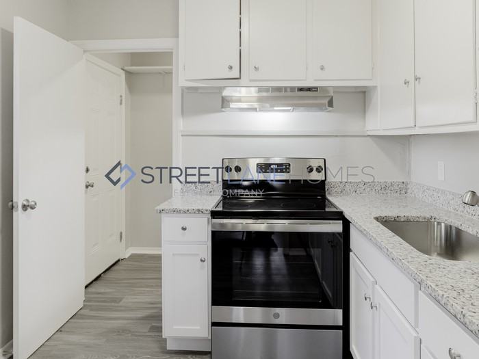 2529 Luz Dr - Photo 3 of 15