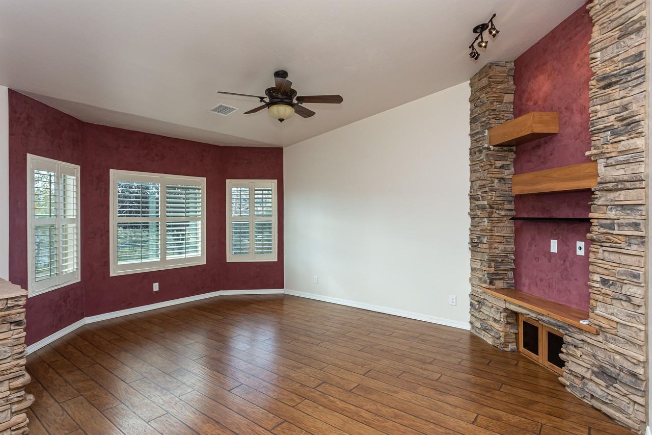 4760 E Amber Rd #1 - Photo 4 of 33