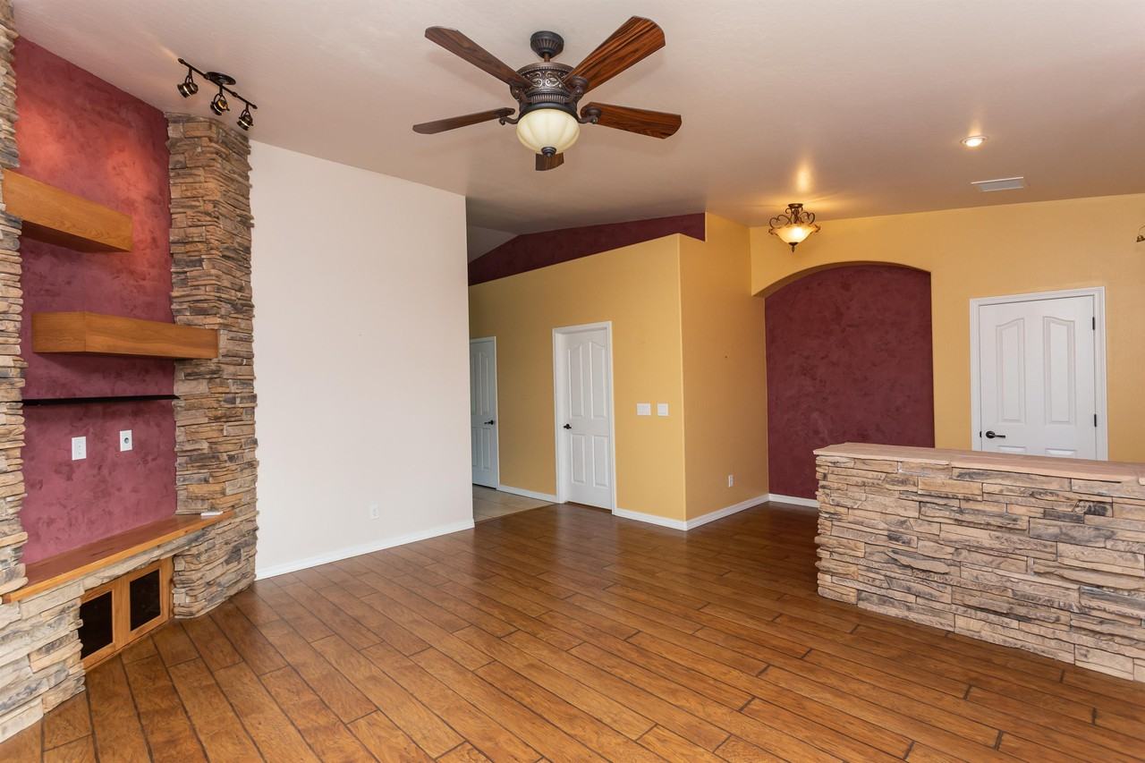 4760 E Amber Rd #1 - Photo 5 of 33
