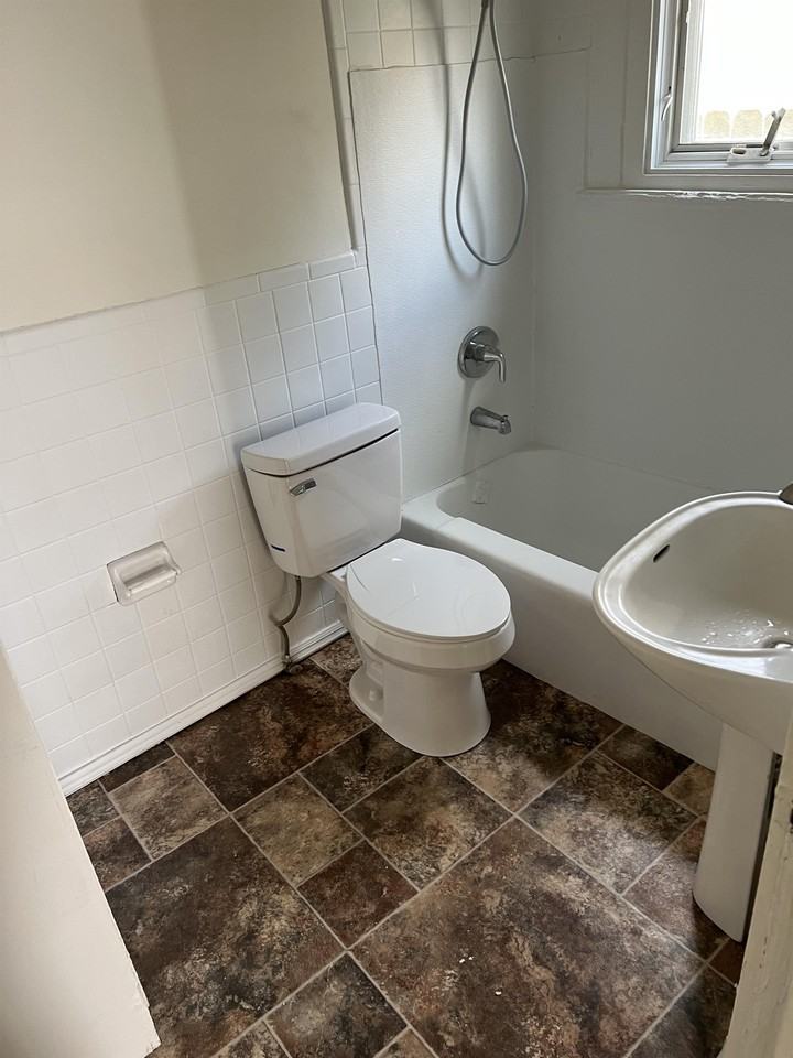 1126 E Broadway St #1 - Photo 2 of 8