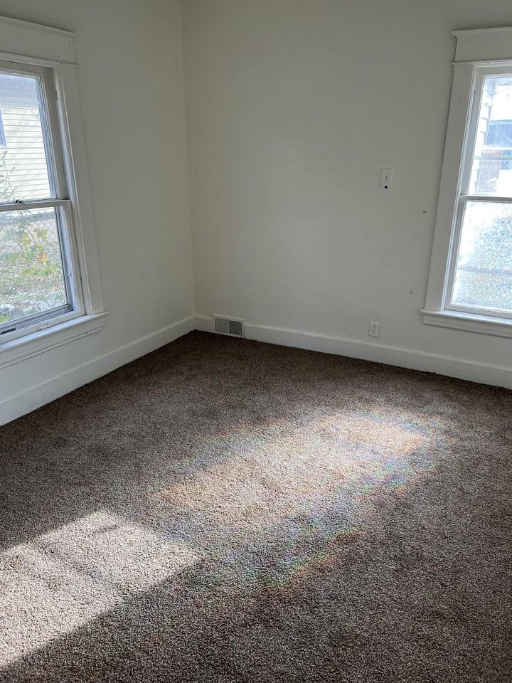1126 E Broadway St #1 - Photo 3 of 8